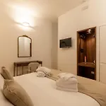 게스트하우스 Amelie Trevi 4*
