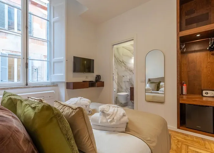 Amelie Trevi روما