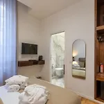 Amelie Trevi Roma