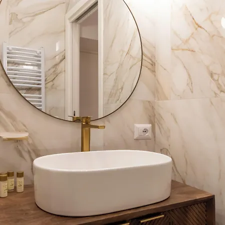 Amelie Trevi Rome