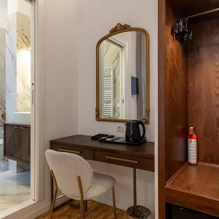 Amelie Trevi Guest house