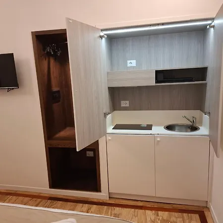 Amelie Trevi 4* Rome